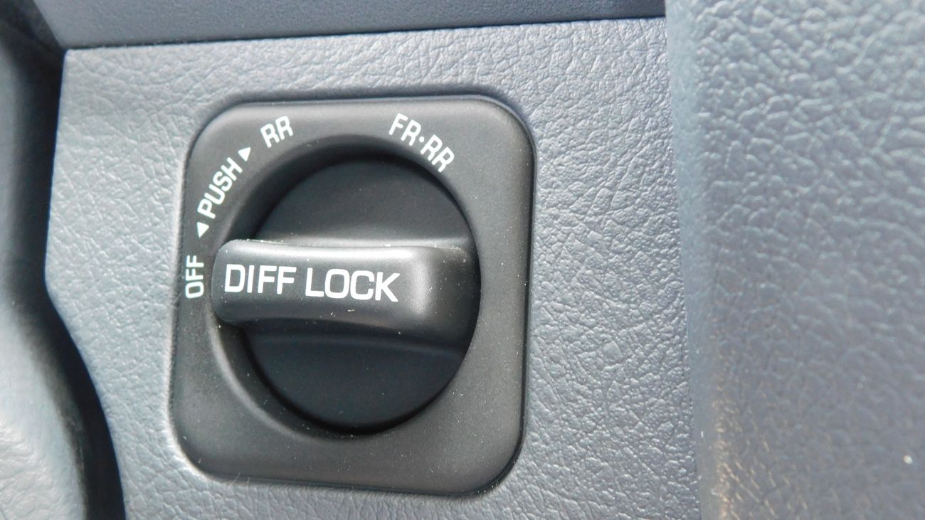 Toyota Land Cruiser Pick Up 79 DOUBLE CAB LX LIMITED V8 4.5L DIESEL 6 SEAT MANUAL TRANSMISSION