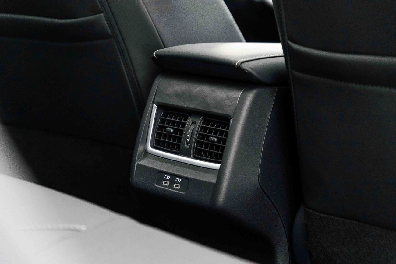 تويوتا كامري Premium 2.5L - Hybrid - Black Inside Black | Export Only