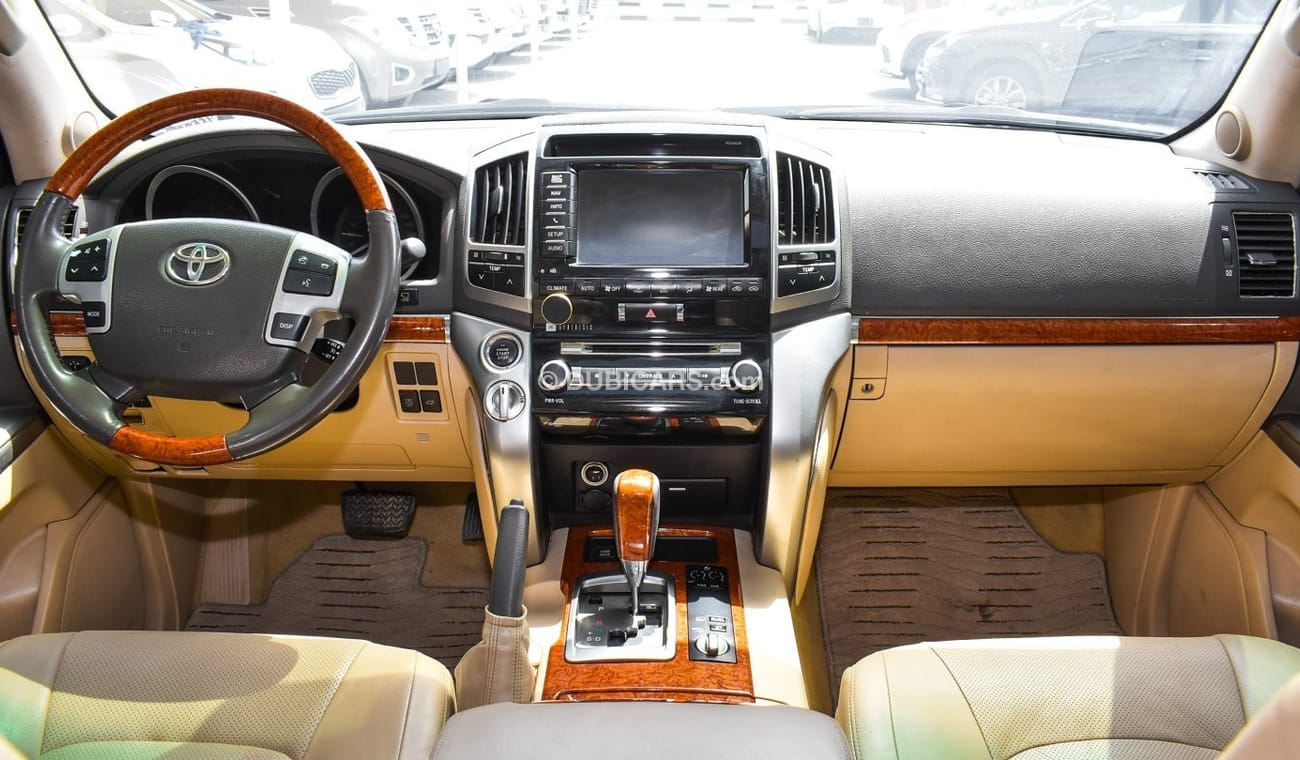 Toyota Land Cruiser VXR 5.7 V8