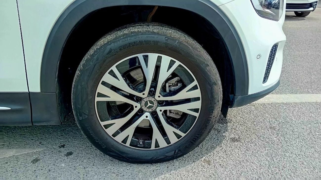 Mercedes-Benz GLB 200 BMW 200d