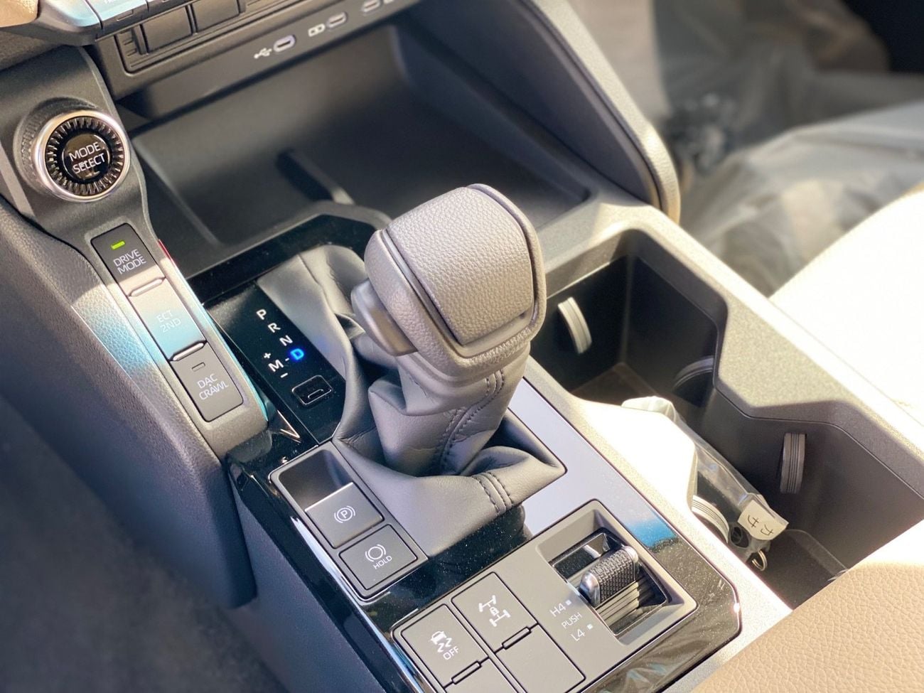 Toyota Prado 2.4L TURBO MID A/T PETROL TO