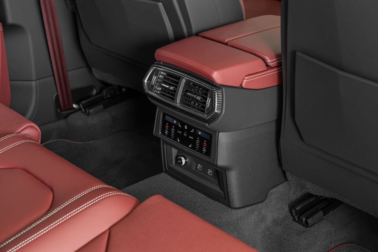 لامبورغيني اوروس S 4.0T V8 Lamborghini Urus S | Carbon Interior | Low Mileage 2024 (Warranty Available)