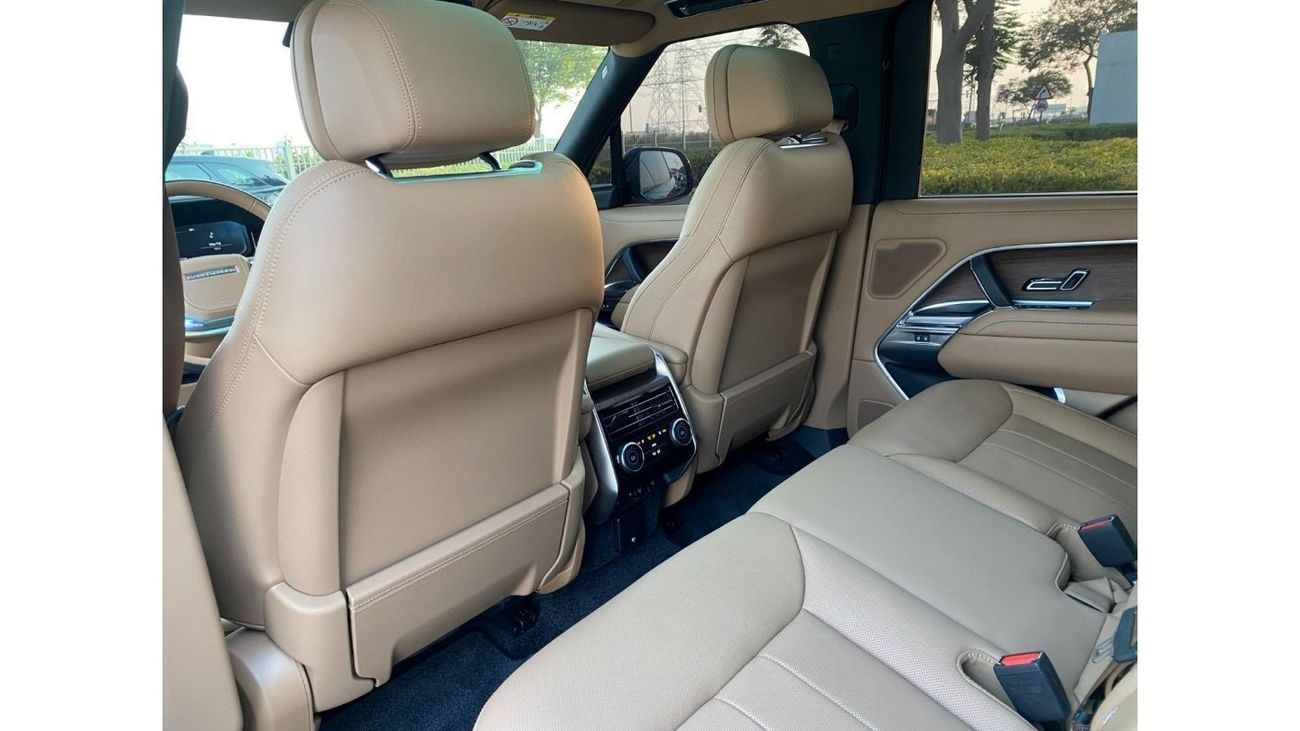 Land Rover Range Rover **2023** V6 P400 GCC SPEC UNDER WARRANTY AND SERVICE
