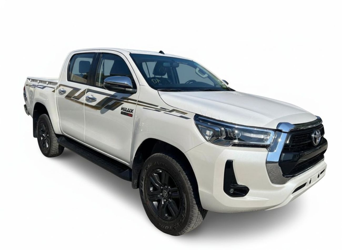 تويوتا هيلوكس Toyota Hilux 4*4 SR5 AT diesel 2025