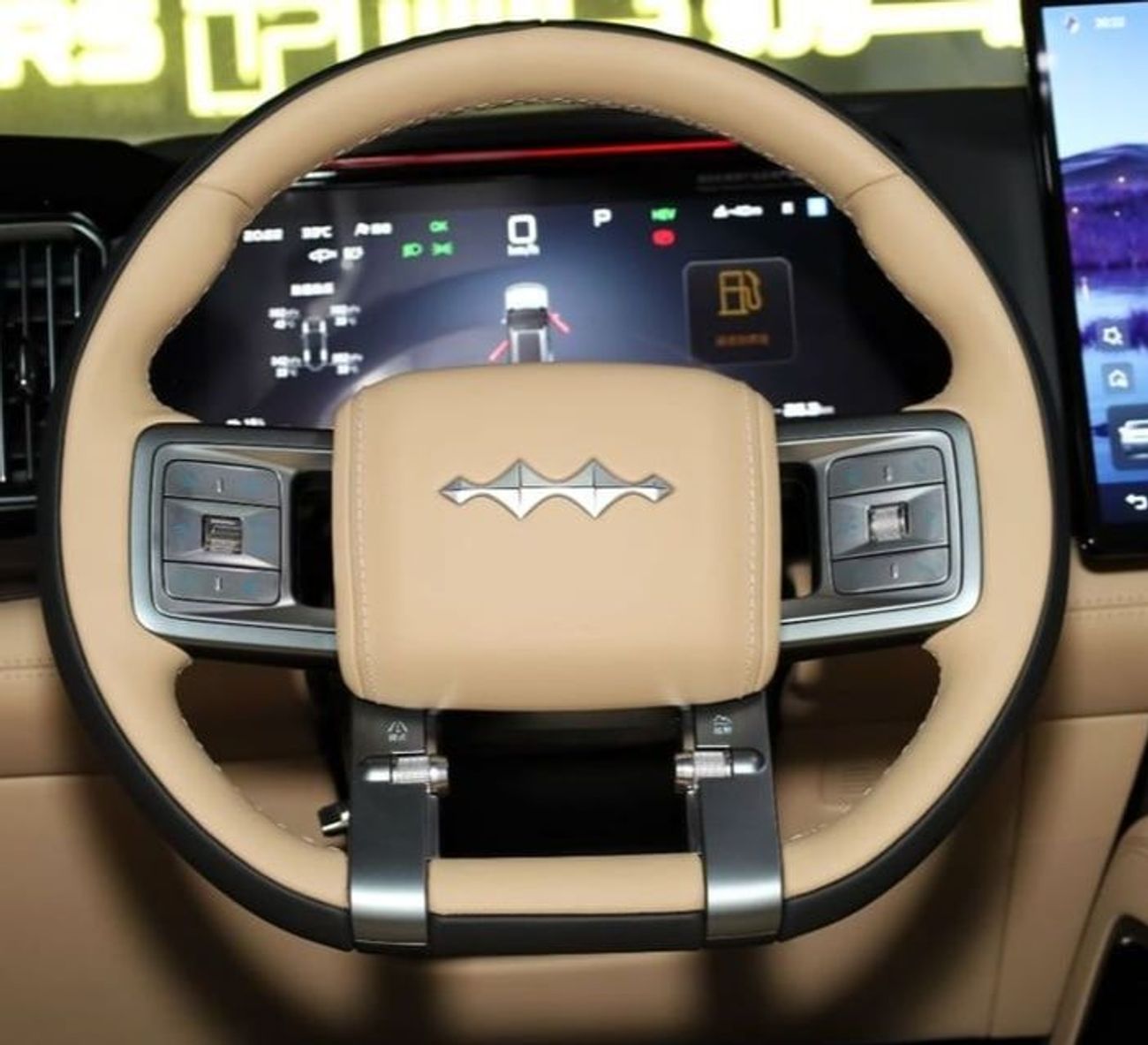 BYD Leopard 8 BYD Leopard 8 Flagship smart  7SEATS 2.0L HYBRID 2025