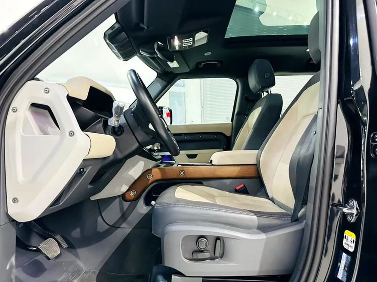 Land Rover Defender X DYNAMIC GCC SPECS UNDER AGENCY WARRANTY TILL ORIGINAL PAINT