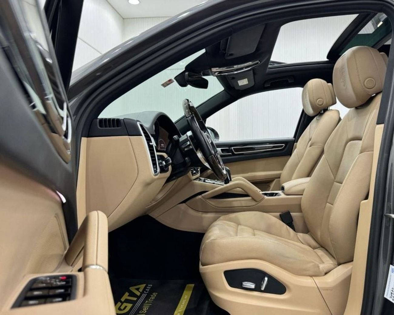 بورش كايان Std 3.0L (340 HP) 2019 Porsche Cayenne, 2025 Porsche Warranty, Sport Chrono Package, GCC