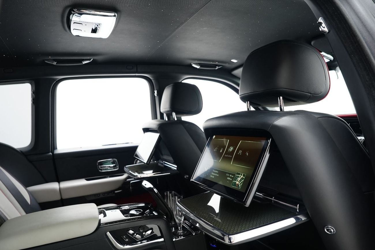 Rolls Royce Cullinan BLACK BADGE , FACELIFT, Rear VIP Seats w/ Screens, Starlight, Bespoke Audio, GCC Specs!