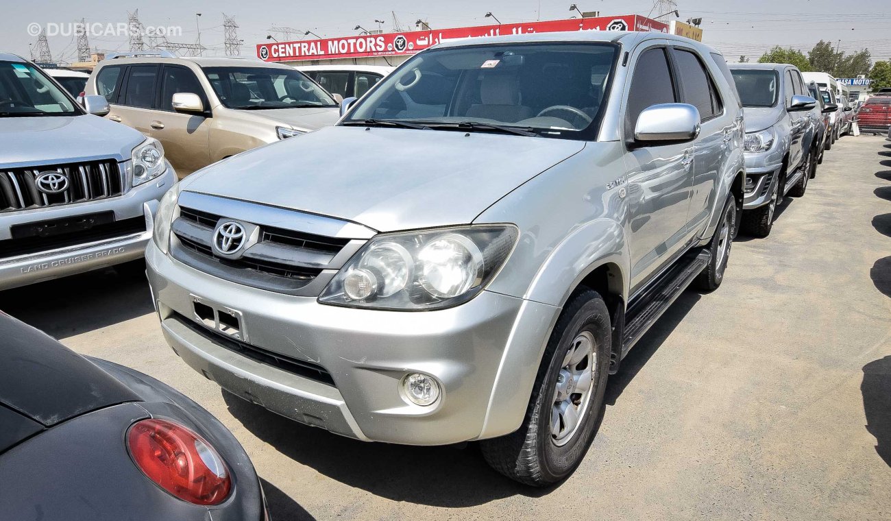 Toyota Fortuner SR5 2.7 4 cylinder Auto left hand drive EXPORT ONLY