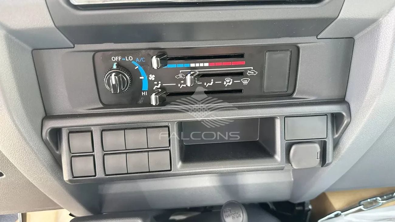 تويوتا لاند كروزر بيك آب Toyota/LC79 DSL DC 4.2L MT/Basic