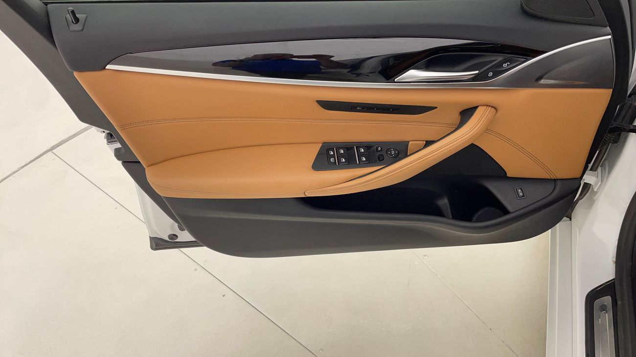 بي أم دبليو 520i JOY EDITION 2 | بدون دفعة مقدمة | اختبار القيادة في المنزل