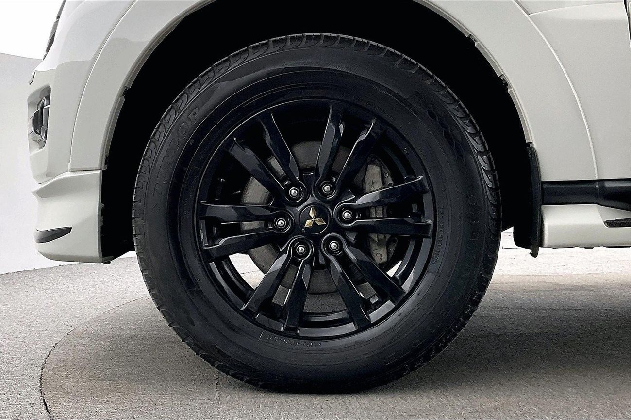 ميتسوبيشي باجيرو Signature Edition | شامل الضمان | 0 ﺪﻔﻋﺓ ﺃﻮﻟﻯ