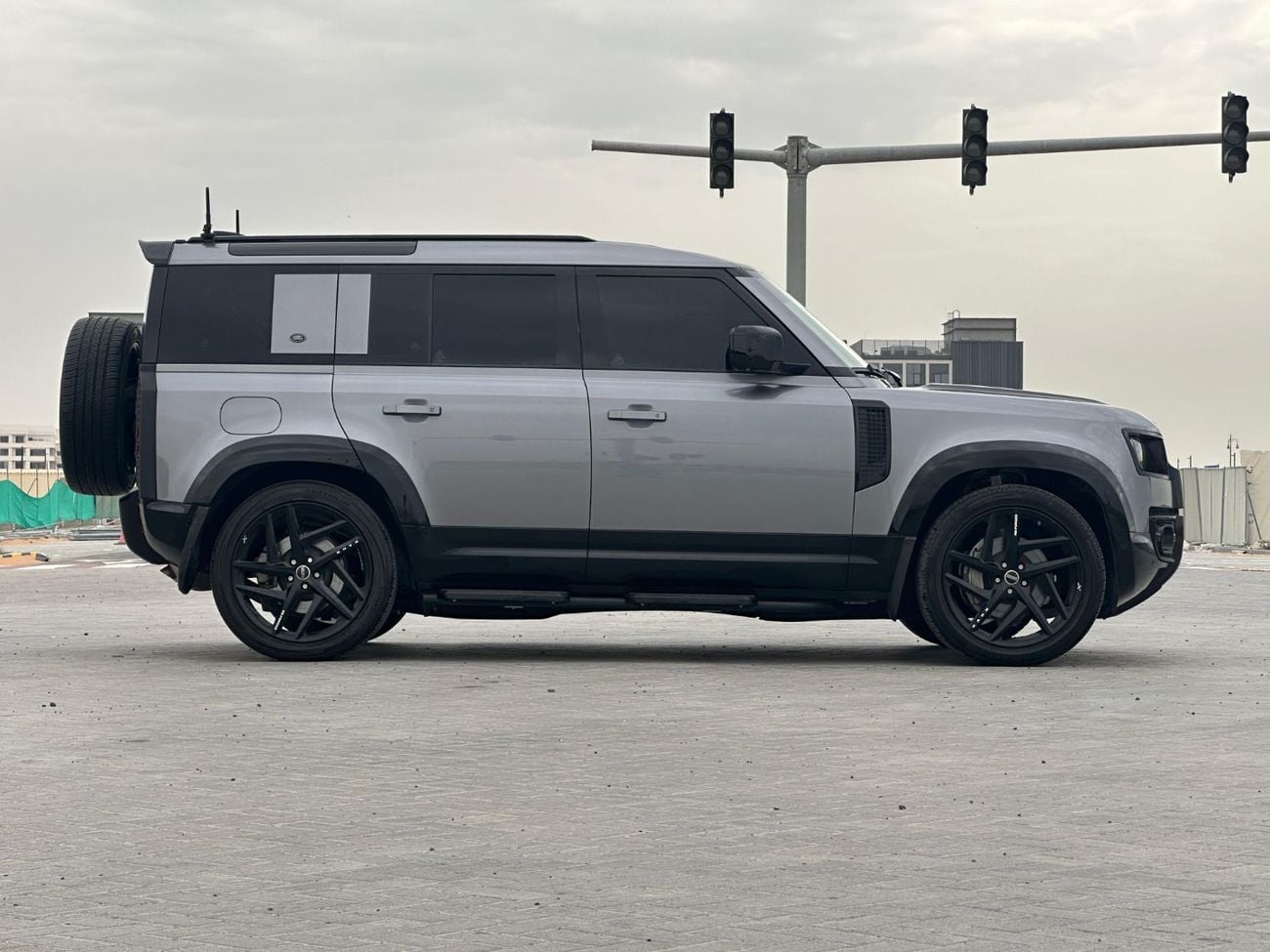 Land Rover Defender P400 110 HSE 3.0L (5 Seater)