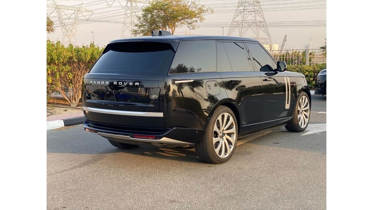 Land Rover Range Rover **2023** V6 P400 GCC SPEC UNDER WARRANTY AND SERVICE