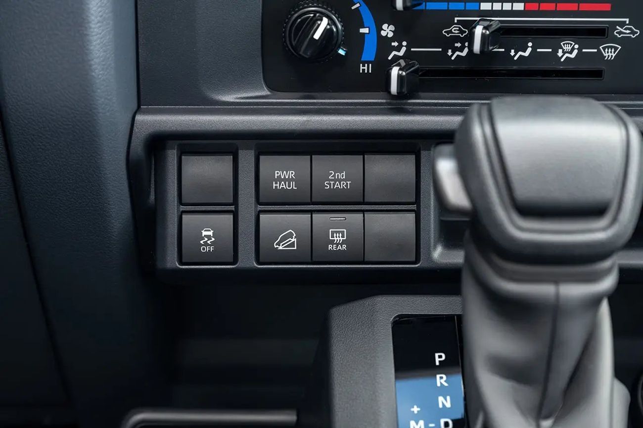 تويوتا لاند كروزر 70 LC76 2.8L AT V4 DIESEL 2025