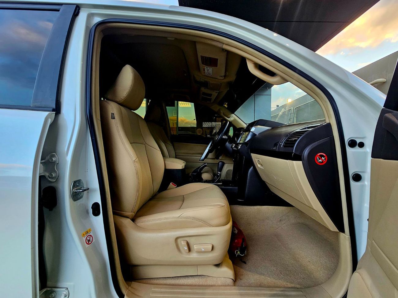 تويوتا برادو GXR/ SUNROOF/ ELECTRIC LEATHER SEATS/ FULL OPT/ V6 4.0 4WD/ LOW MILEAGE