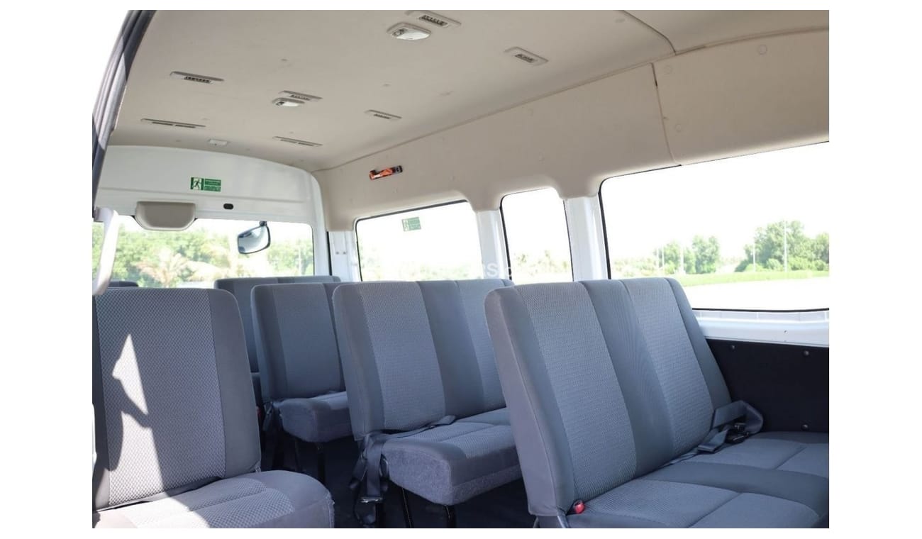 Nissan Urvan NV350 | 13 Seater Passenger Van | Excellent Condition | GCC