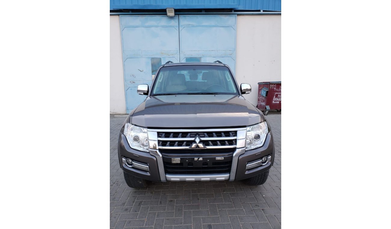 Mitsubishi Pajero Clean car full option