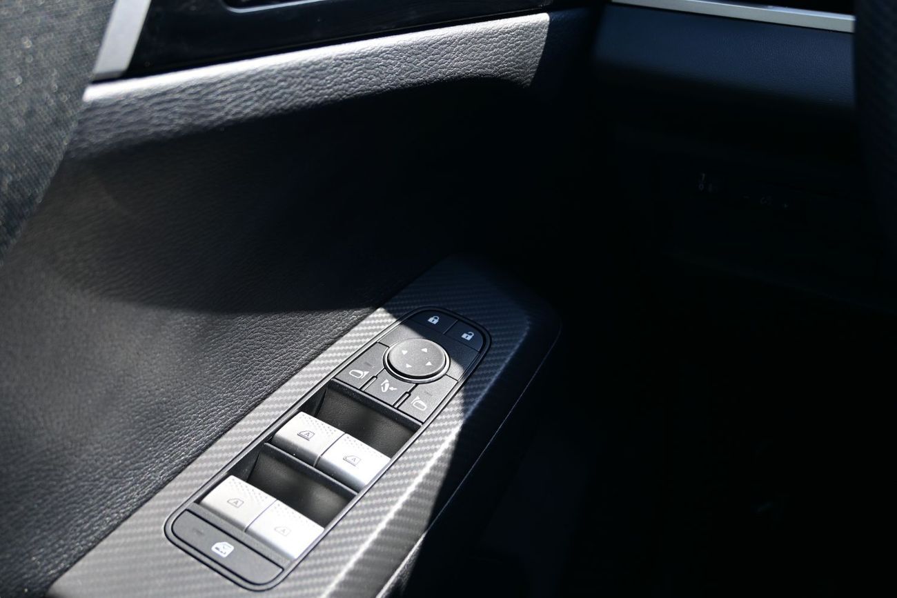 Mitsubishi Outlander Mitsubishi Outlander Hi-Line 2.5L Petrol 4WD, Model 2025, Color Black