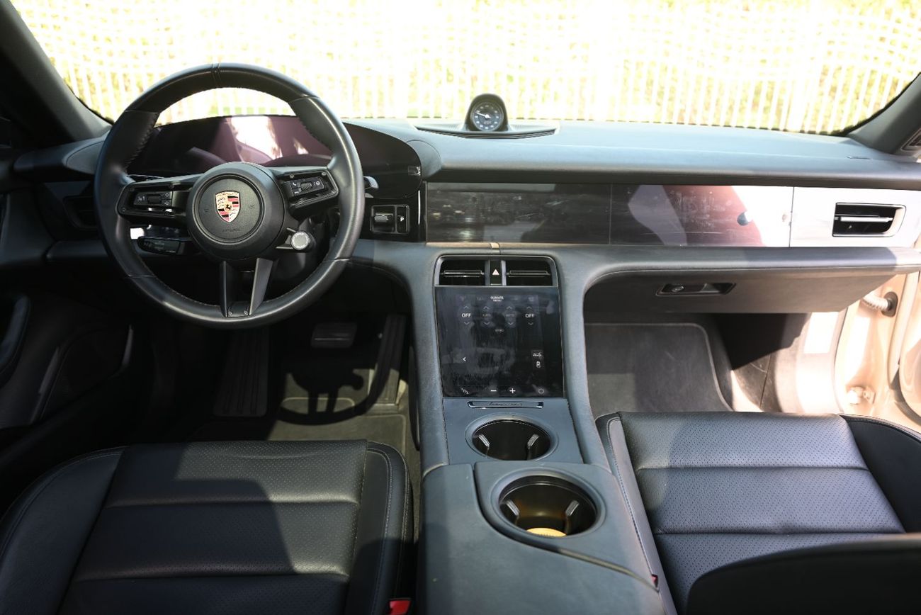 Porsche Taycan 4S - 5180 AED - UNDER WARRANTY - PORSHCE TAYCAN 2023 - GCC SPECS