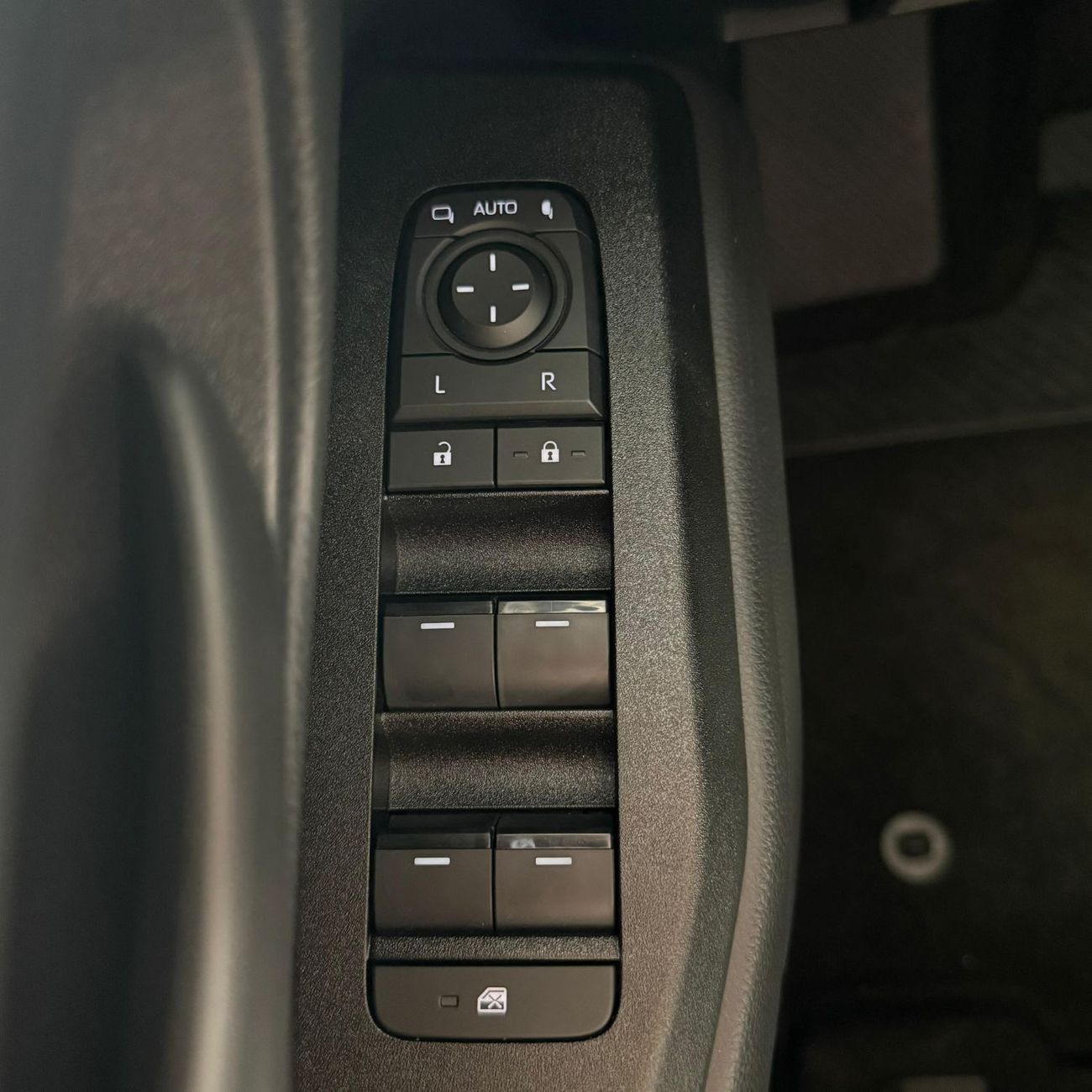 Toyota Prado 2.8 DIESEL SUNROOF **EXPORT ONLY**التصدير فقط خارج الخليج**