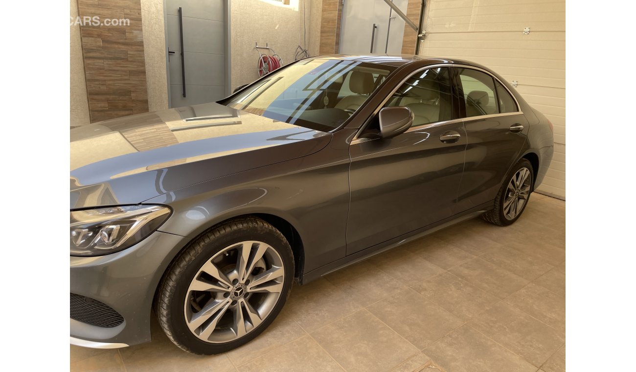 Mercedes-Benz C 300 2.0L 4 matic