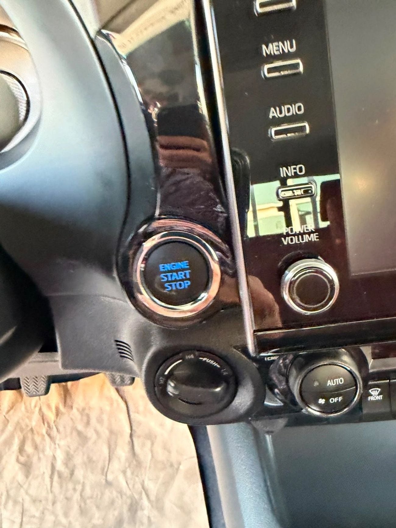 Toyota Hilux SR5 ( Gcc ) Hilux 2.7 Manual || Push start 2026