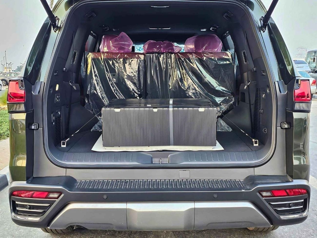 لكزس LX 600 URBAN / 3.5L V6 / HEADUP DISPLAY / PWR SEATS / DVD+KICK SENSORS / 360*CAMERA (CODE # LX6U)