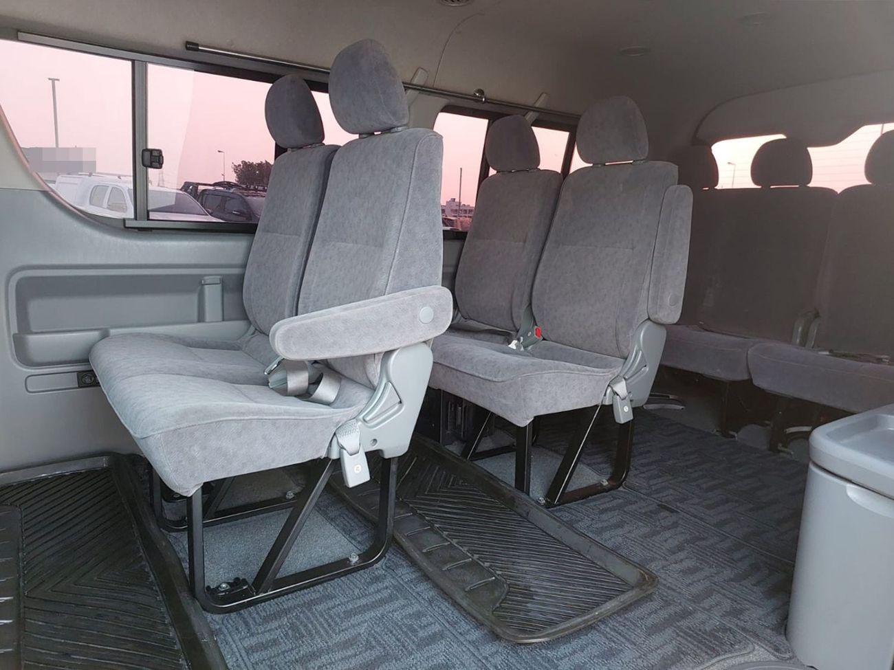 Toyota Hiace TOYOTA HIACE COMMUTER VAN RHD 2010 MODEL 2.7 L PETROL AUTOMATIC(PM19655)