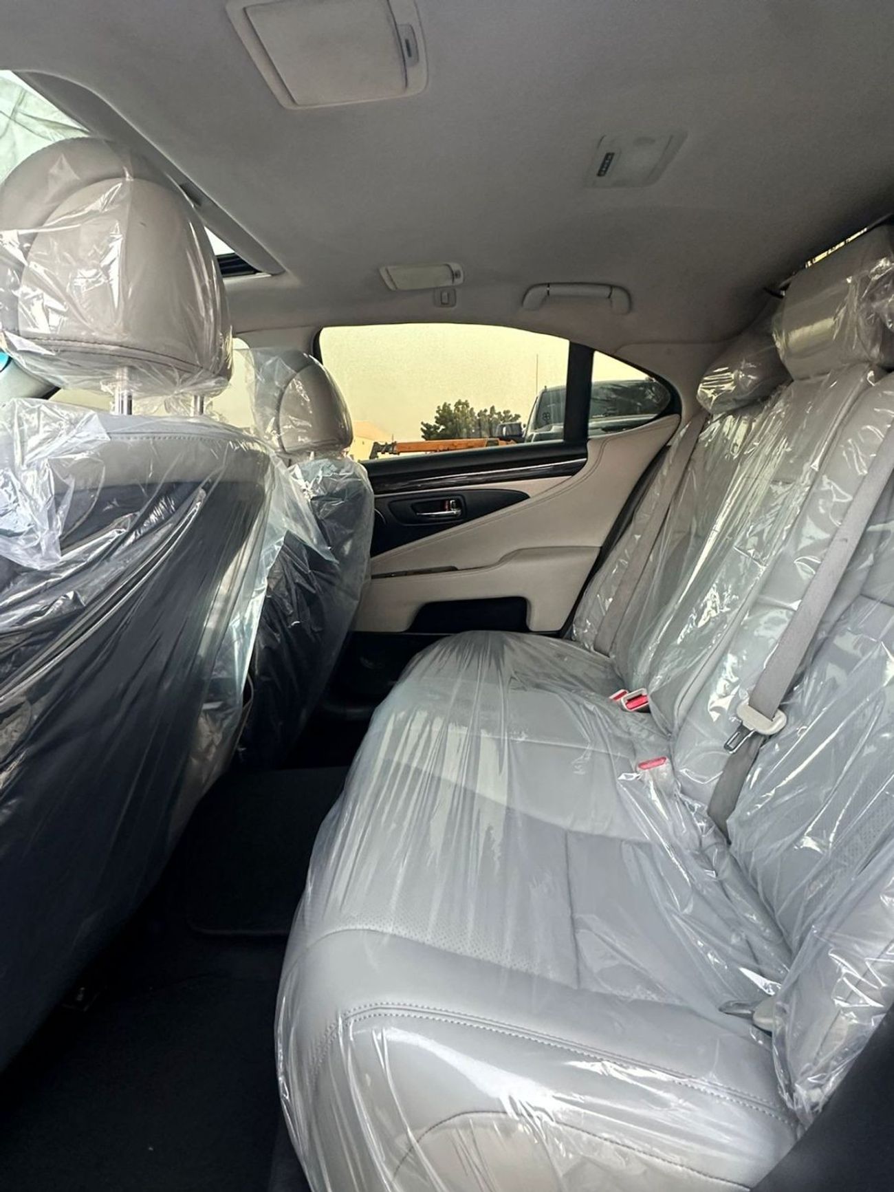 Lexus LS460 Premier SWB