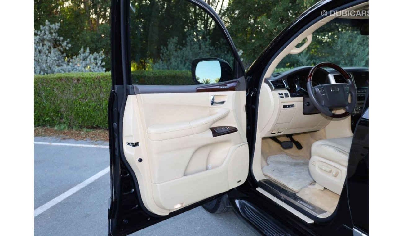 Lexus LX 570 FULL OPTION | V8 5.7L | 7-SEATER | EXCELLENT CONDITION | GCC SPECS