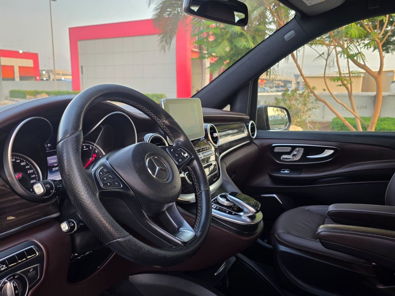 Mercedes-Benz V 250 gcc specs