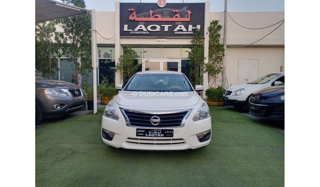 نيسان ألتيما خليجى موديل 2015 لون أبيض داخل بيج مثبت سرعة تحكم رنجات حساسات شاشة بحالة ممتازة لاتحتاج لأى مصاريف