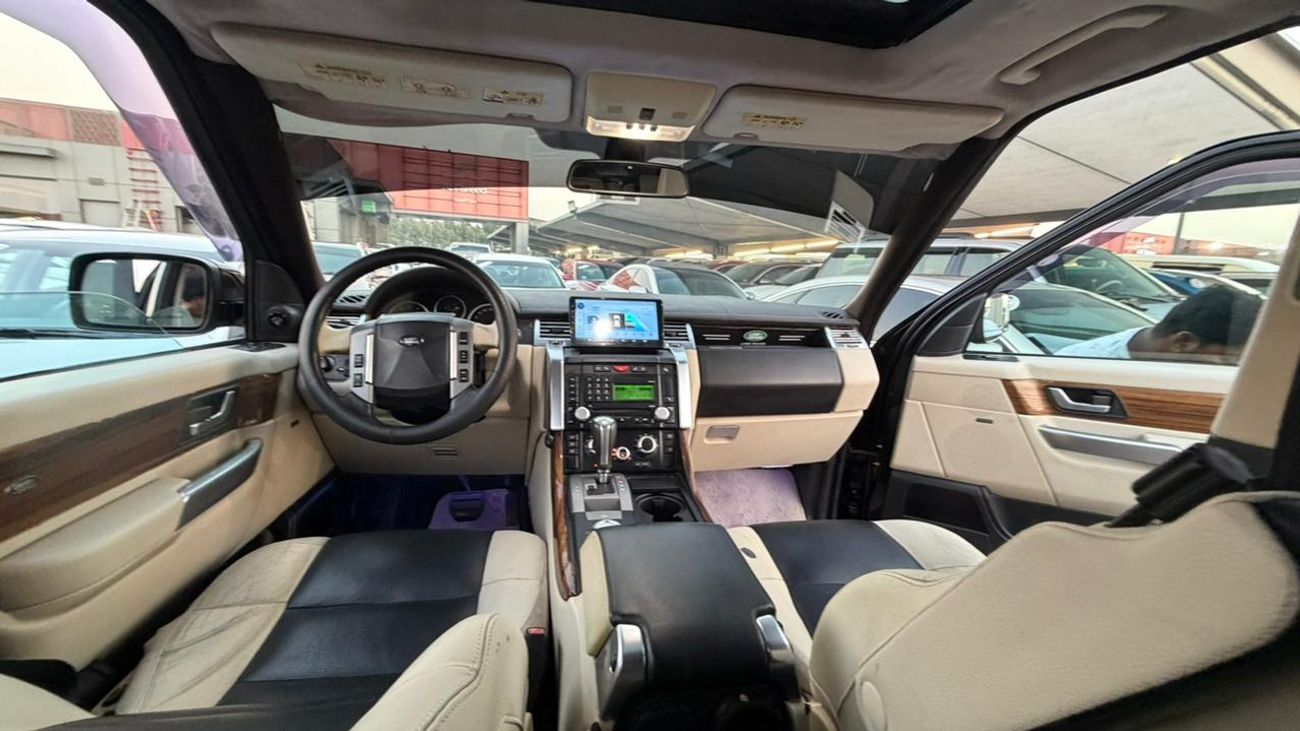 Land Rover Range Rover Sport in excellent condition.