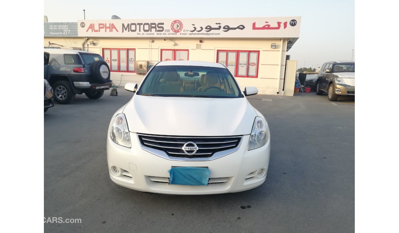 Nissan Altima mid options 2012