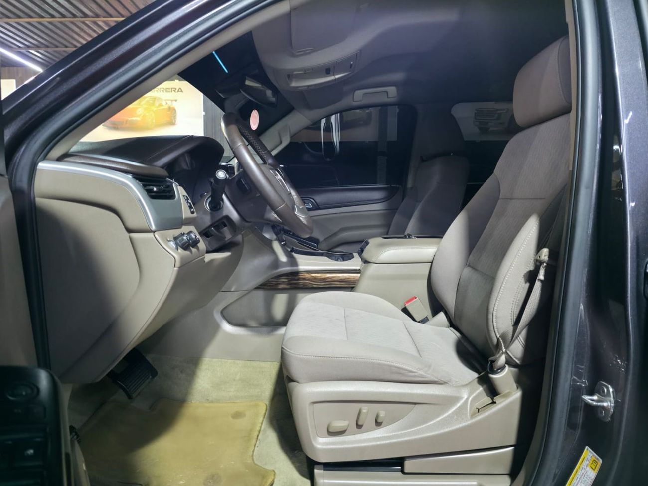 GMC Yukon SLE 5.3L 4WD (8 Seater)