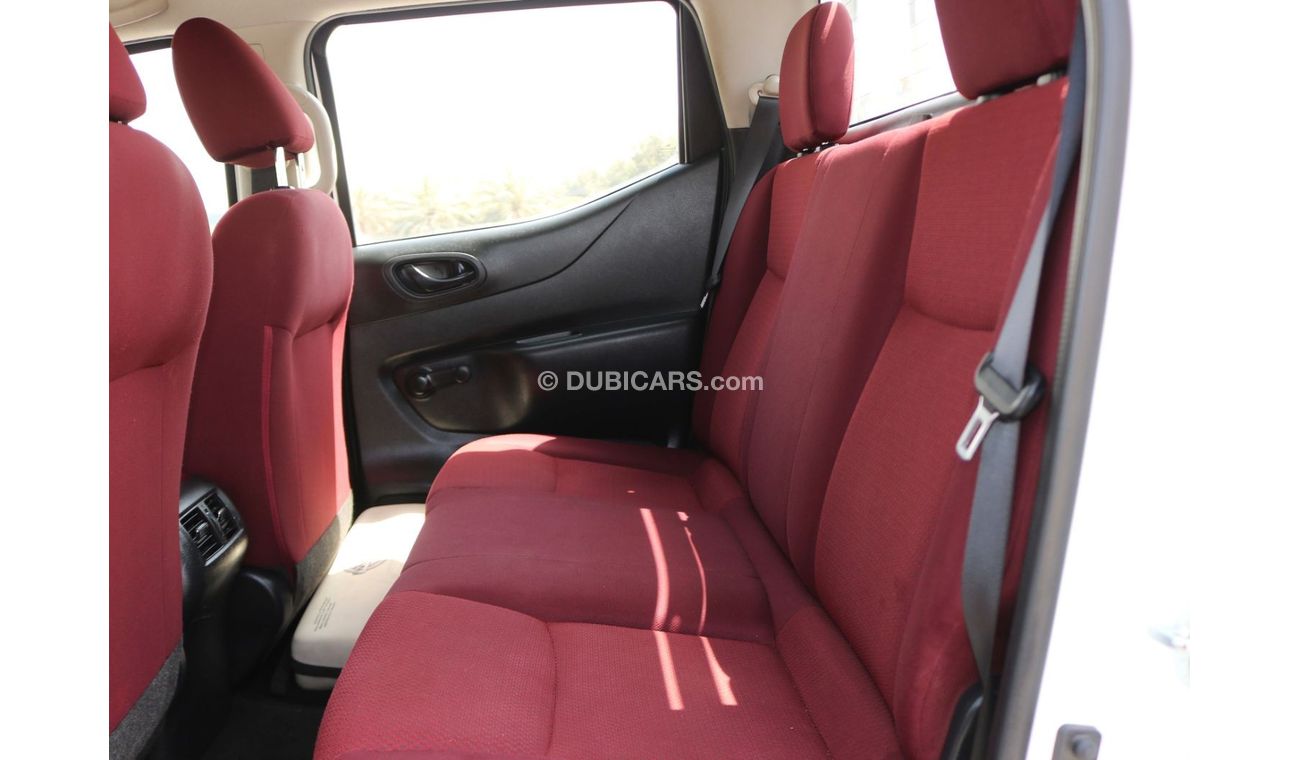 Nissan Navara 2019 | SE | 4X4 PETROL | DOUBLE CABIN | WITH GCC SPECS AND EXCELLENT CONDITION