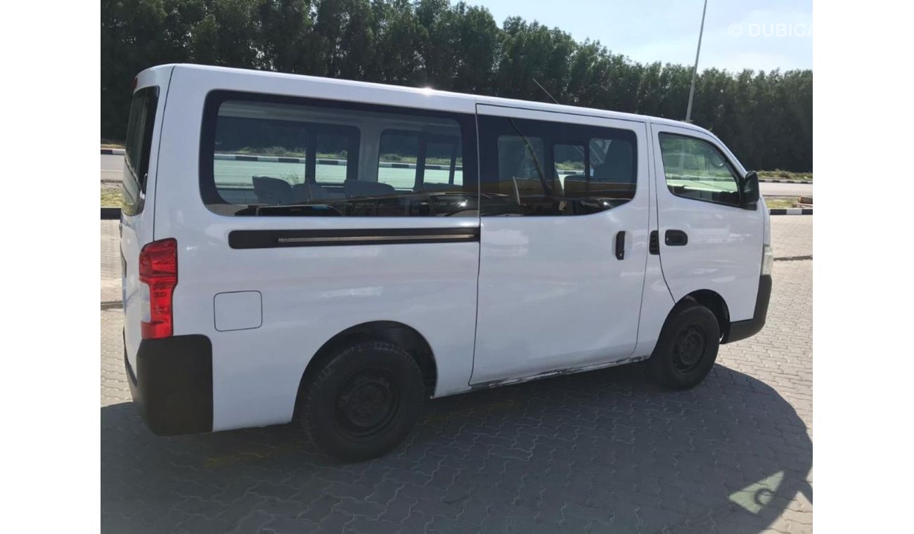 Nissan Urvan Nissan urvan 2015 gcc diesal 9 seat for sale