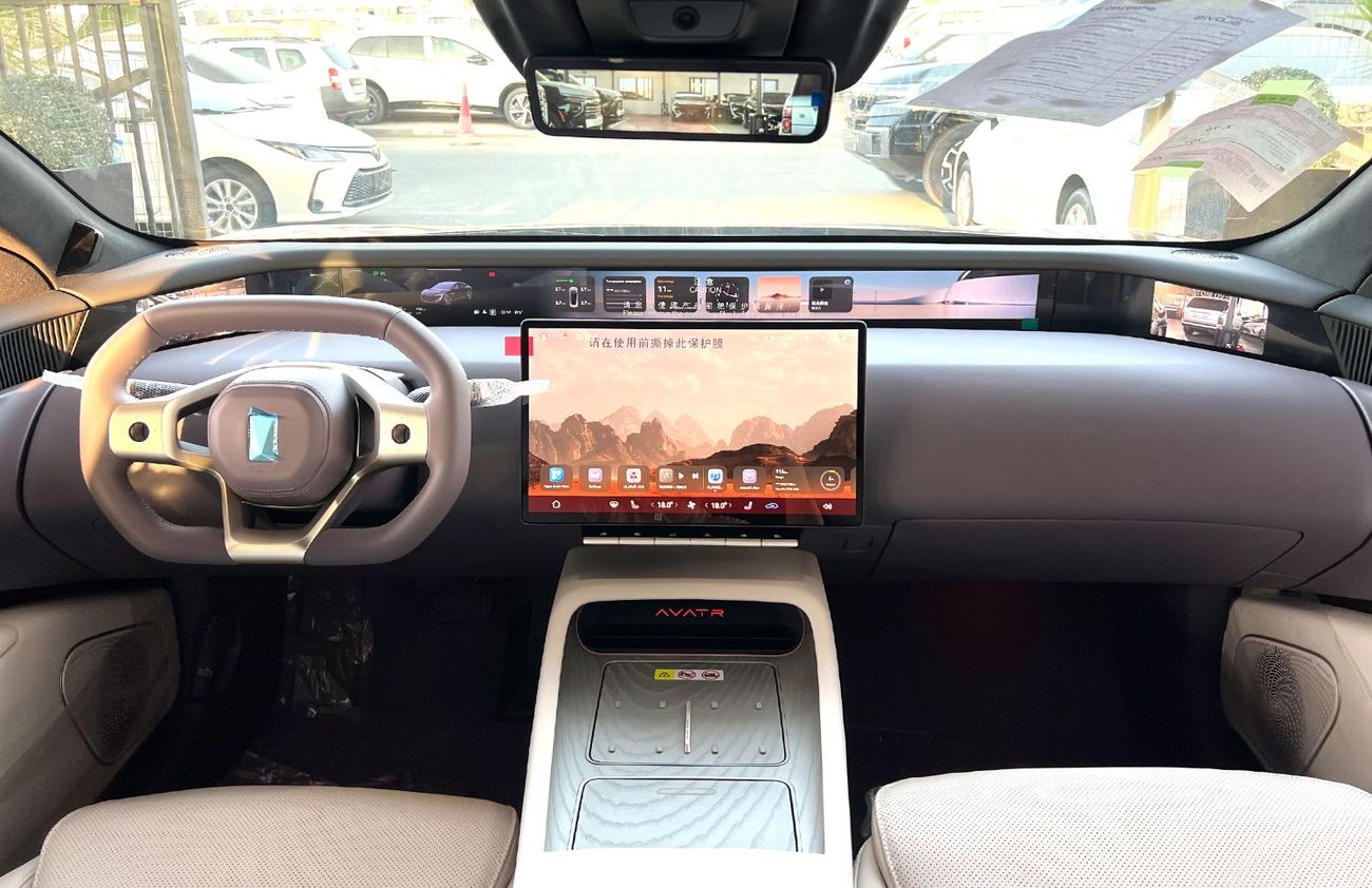 أفاتر 12 GT AWD