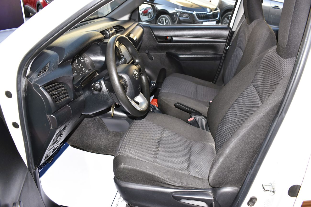 Toyota Hilux AED 1279 PM | 2.7L MT GL DC GCC DEALER WARRANTY