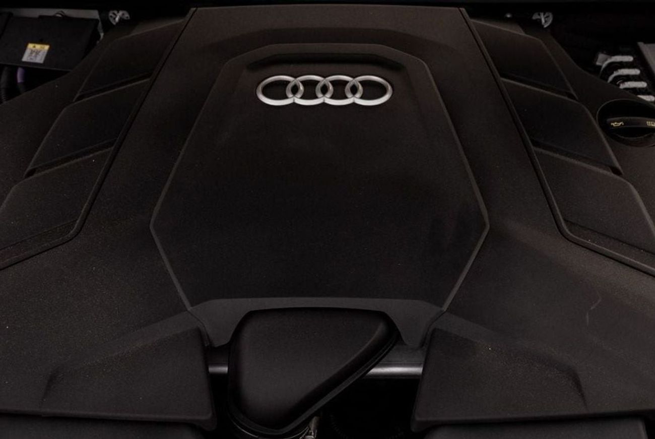 Audi Q8 55 TFSI quattro S-Line 3.0L (340 HP) Audi Q8 55TFSI Quattro S-Line 2019 GCC under Warranty with Flex