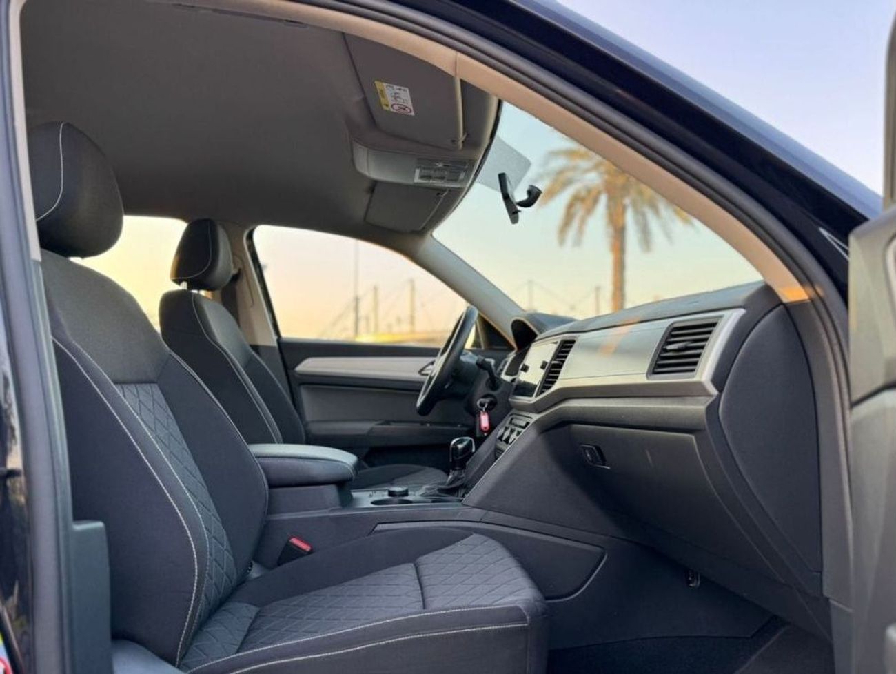 فولكس واجن تيرامونت  FULL SERVICE BEFORE PURCHASING THE CAR  VOLKSWAGEN TERAMONT  GCC SPECS  SINGLE OWNER  2 YEARS WARRAN