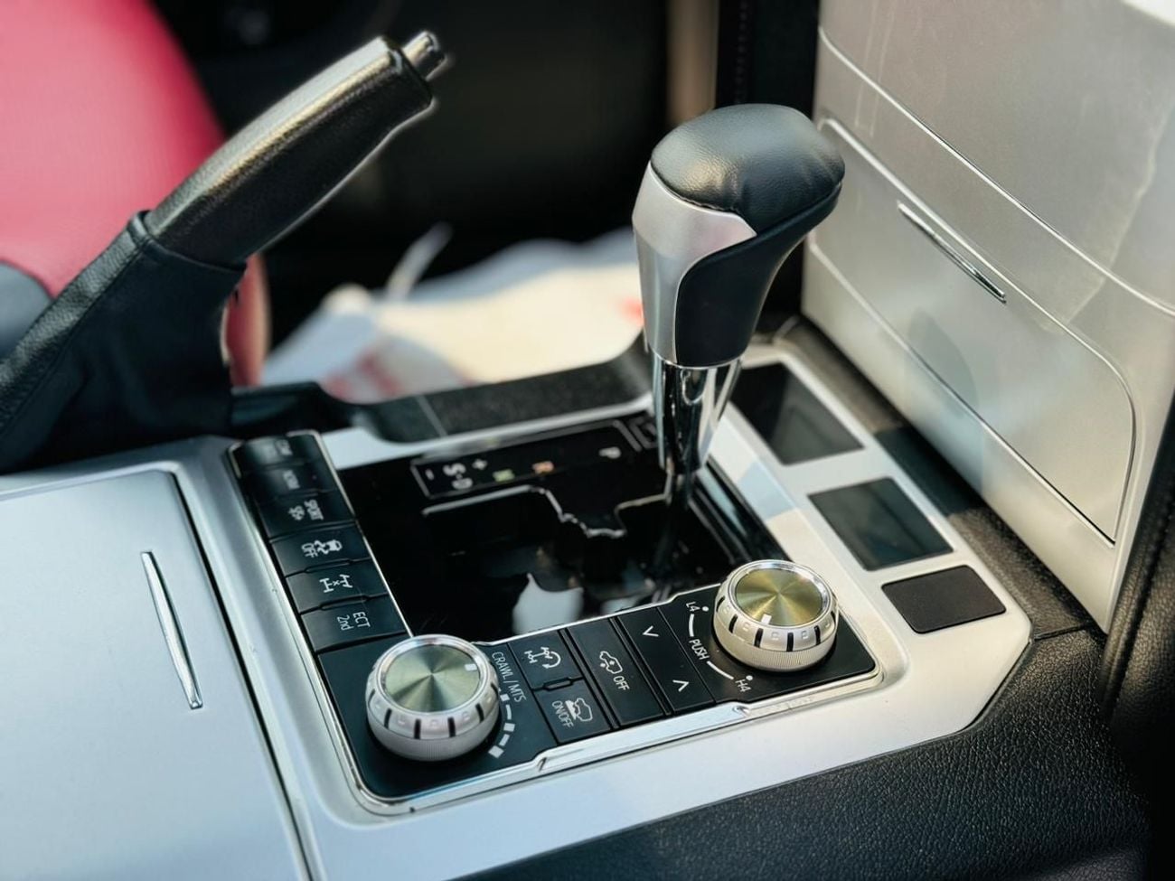Toyota Land Cruiser VXR V8 + 4.6L Engine Full Option Facelift to 2024 Shape Exterior and Interior Both