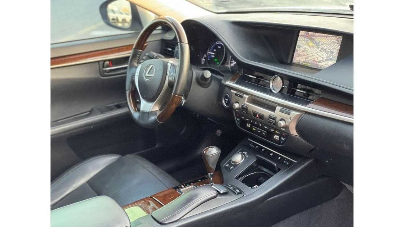 لكزس ES 300 2013 Lexus ES300H Hybrid 2.5L V4 - Japanese Specs Full Option - Without Accident