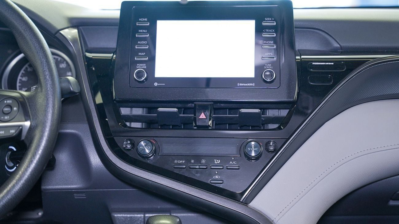 Toyota Camry LE STD 2.5L (204 HP)