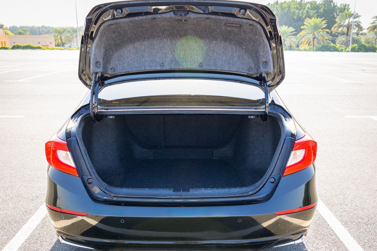 Honda Accord LX 2018 Sedan 1.5 FWD Petrol A/T / 5 Seats / Low Mileage / Book Now!