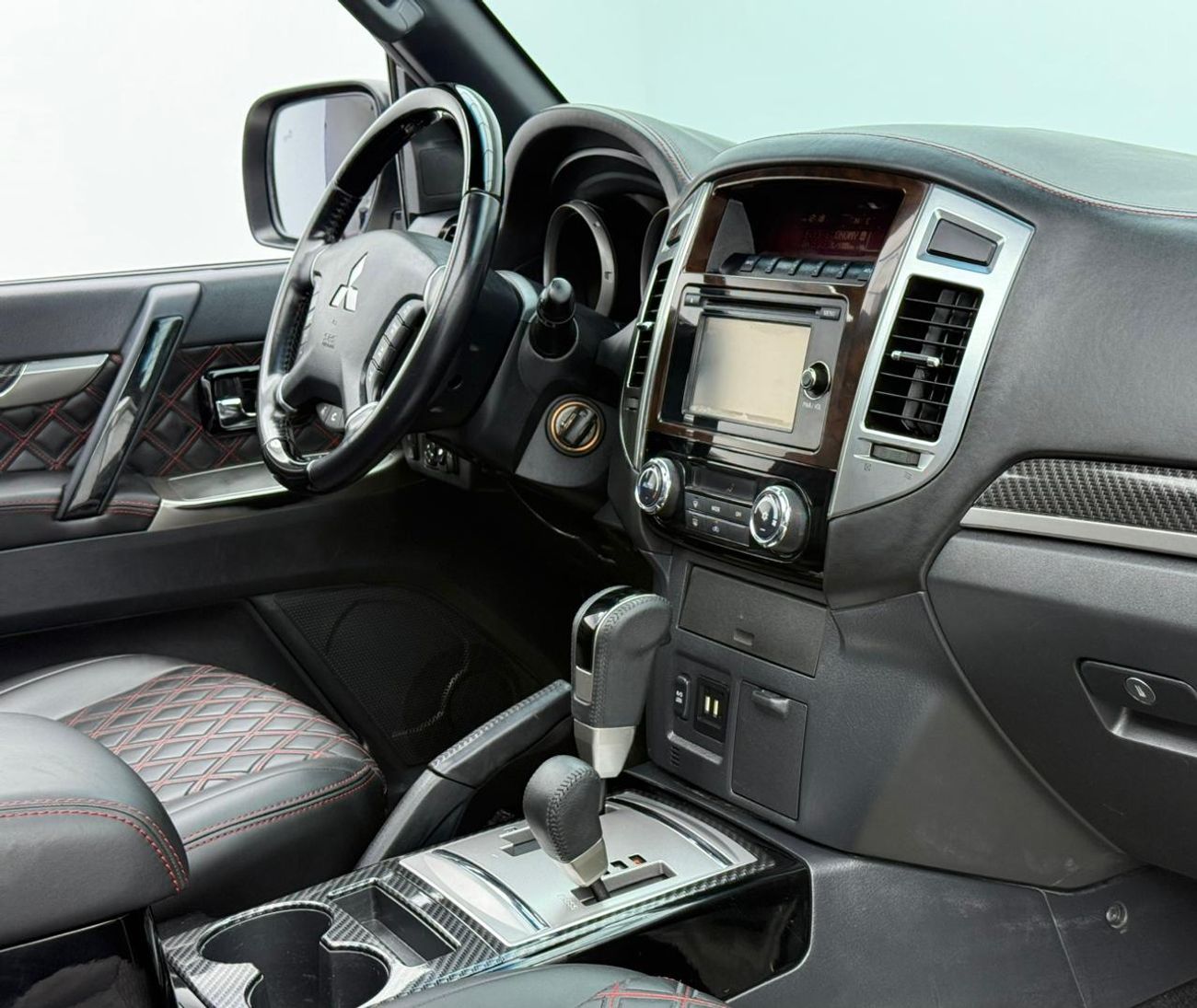 Mitsubishi Pajero 2018 Mitsubishi Pajero Signature Edition, Warranty, Full Service History, Excellent Condition, GCC