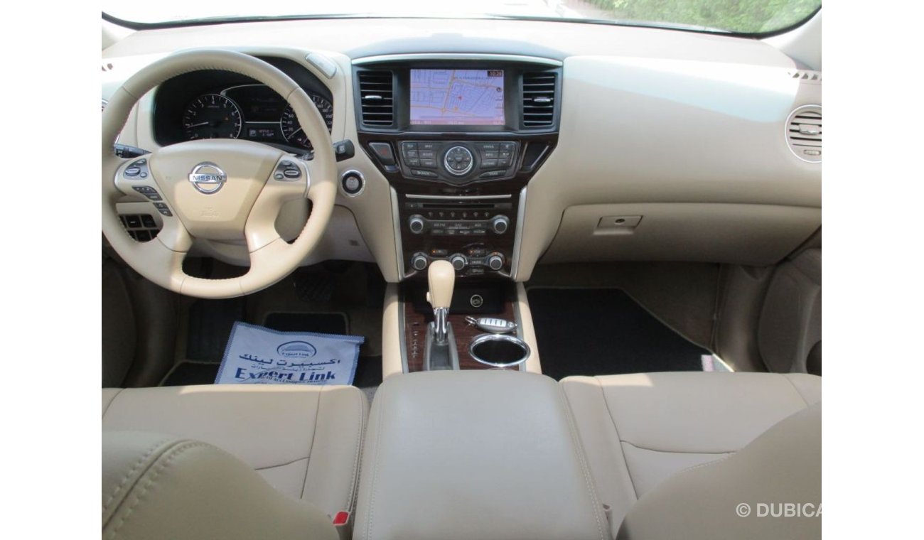 Nissan Pathfinder nissan pathfinder SV full options 2014 gulf space