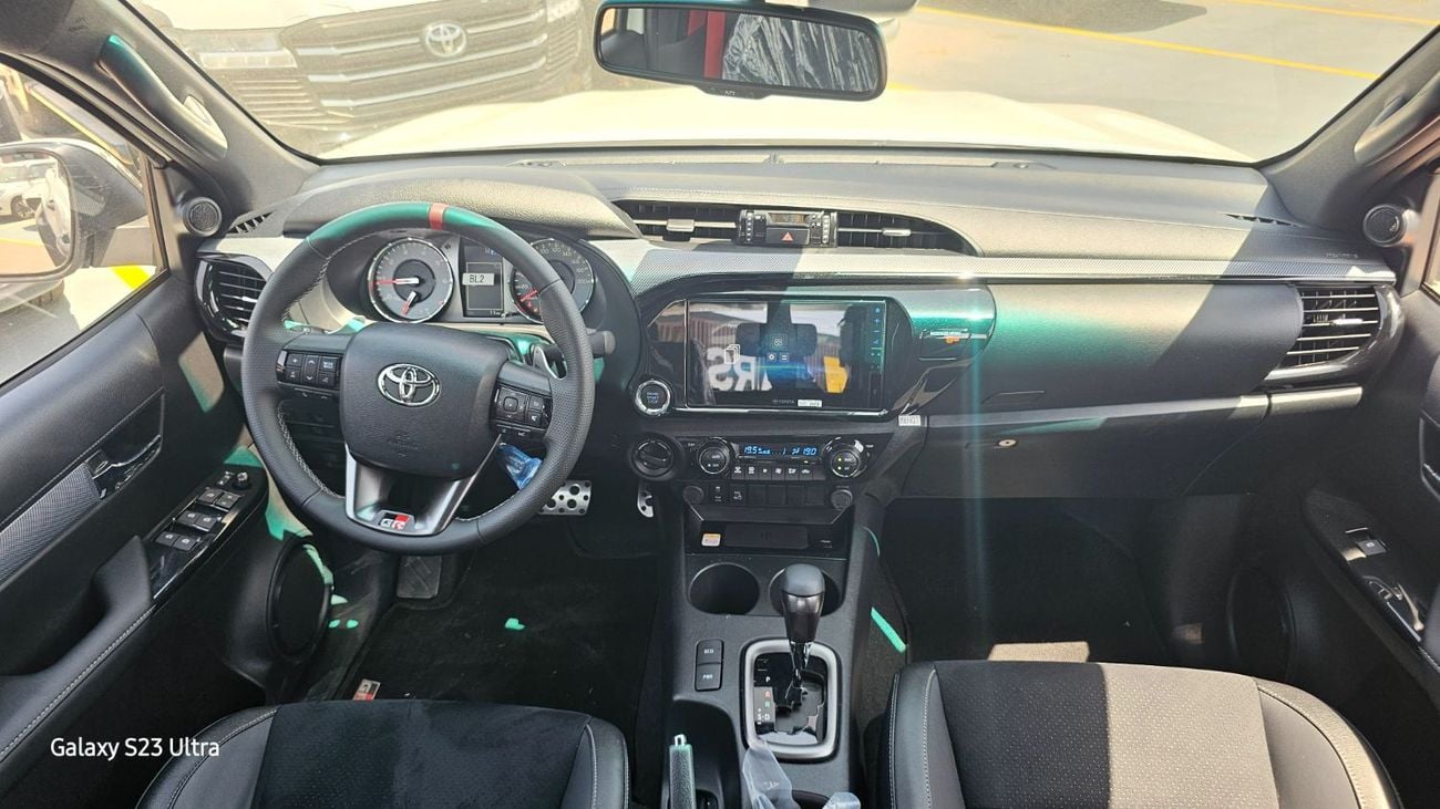 تويوتا هيلوكس GR Sport 2.8L
