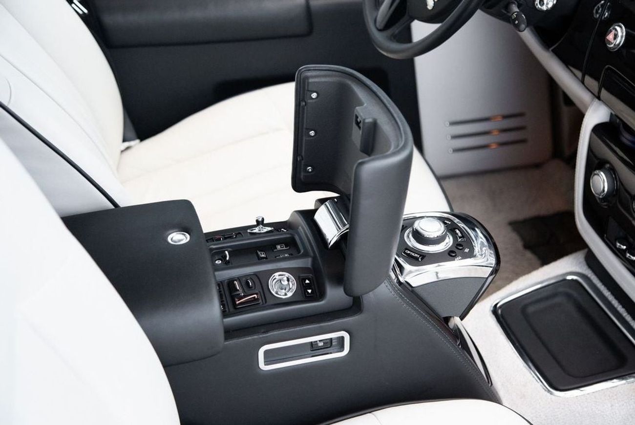 رولز رويس فانتوم Std 6.8L Sedan